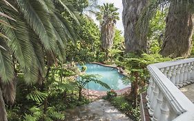 Meraki Country Manor